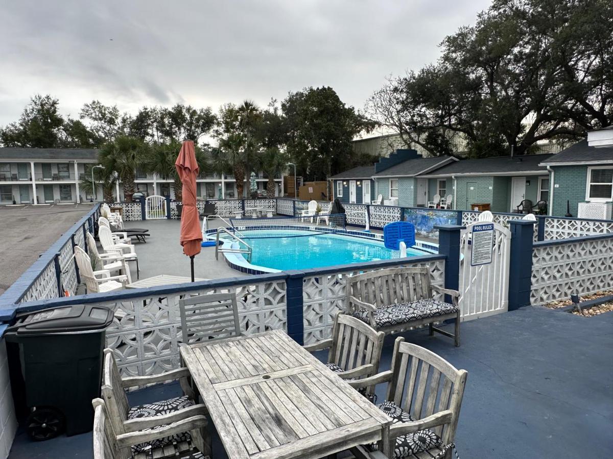 Gulf Coast Inn Gulf Breeze Eksteriør bilde